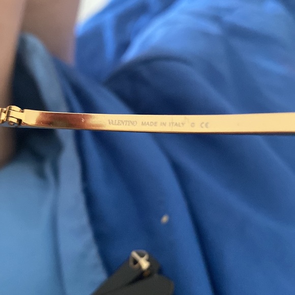 Brand New Valentino Sunglasses - Picture 3 of 4